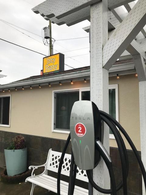 The Star Trek - Uss Enterprise Room At The Itty Bitty Inn North Bend Exterior photo