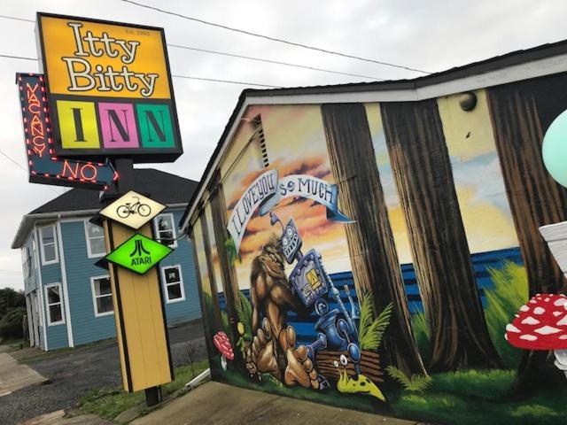 The Star Trek - Uss Enterprise Room At The Itty Bitty Inn North Bend Exterior photo